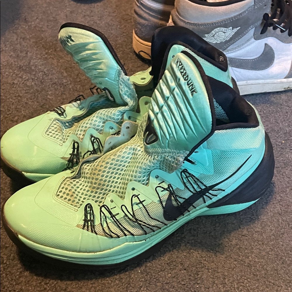 Nike Mint Green and Black Sneakers